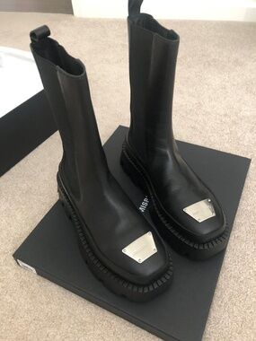 MISBHV The 2000 Chelsea Boot NIB